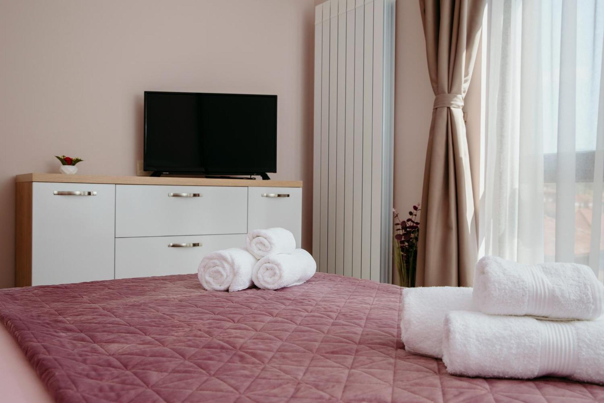 Rose Valley Apartment Kazanlŭk Esterno foto